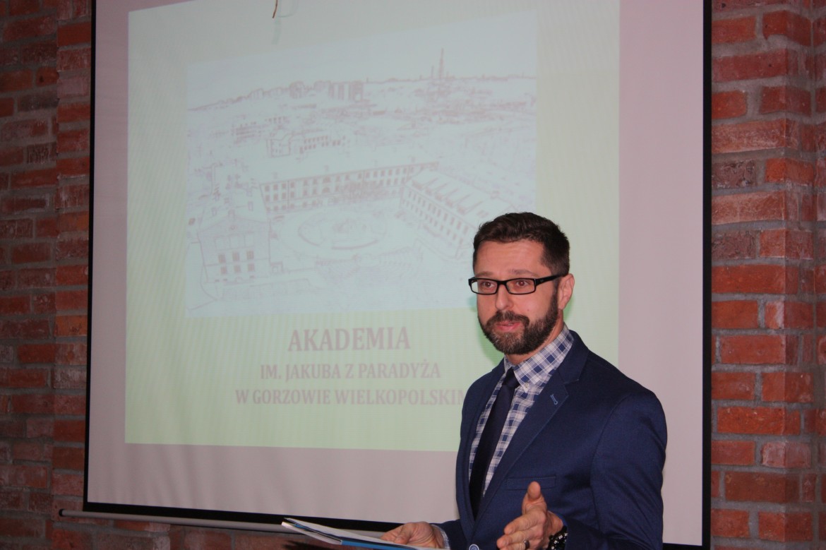 Na zdjęciu prorektor dr Przemysław Słowiński