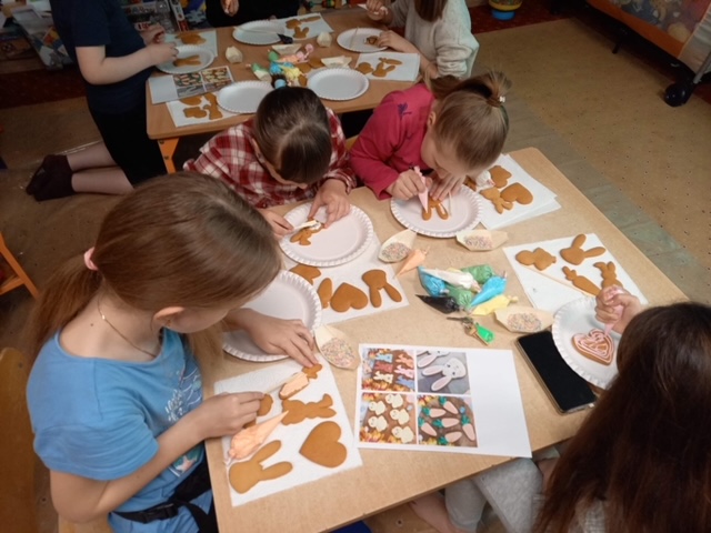 zajęcia dla dzieci z Ukrainy - ciastka