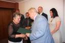 Wicemarszałek wręcza dyplom Wiesławie Prokopiuk